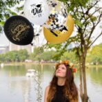 Set 10 Baloane din Latex Metalizate, Embo, Model Absolvire, Negru Auriu Alb, 23 cm, 1.4 g - imagine 3