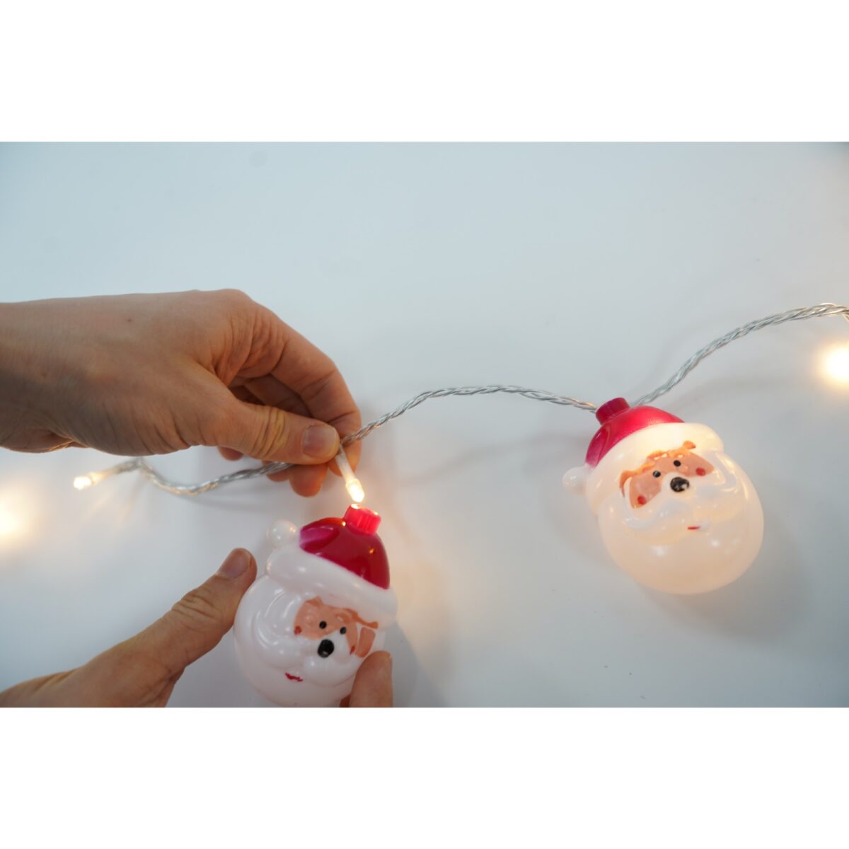 Set 10 Ornamente pentru Instalatie, Embo, Atasare la Instalatia de Craciun, Design Festiv, Protectie Becuri Instalatie, Rezistente la Zapada, Interior/ Exterior, Model Mos Craciun - imagine 6