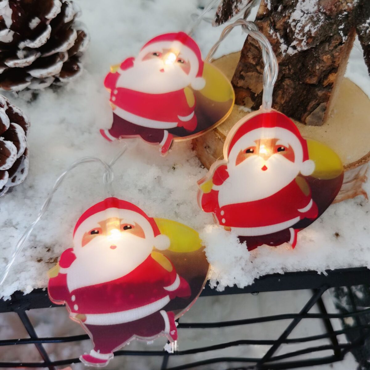 Set 10 Ornamente pentru Instalatie, Embo, Atasare la Instalatia de Craciun, Design Festiv, Protectie Becuri Instalatie, Rezistente la Zapada, Interior/ Exterior, Model Mos Craciun cu Sac - imagine 5