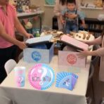 Set 10 Farfurii Gender Reveal, Embo, Girl or Boy, din Carton, 22.8 cm, Roz/Albastru - imagine 4