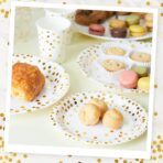 Set 10 Farfurii Unica Folosinta, Embo, Imprimeu cu Buline, din Carton, Diametru 23 cm, Alb/Auriu - imagine 5