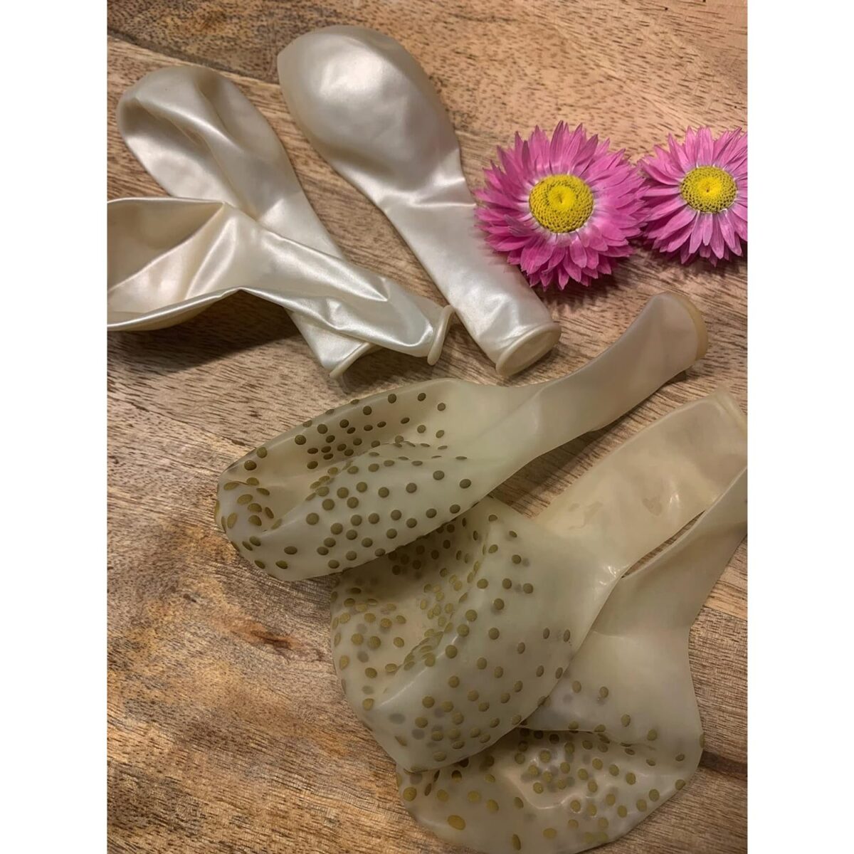 set-12-baloane-din-folie-metalizata-si-din-latex-flippy-model-mr-mrs-baloane-party-45-cm-30-cm-alb-t-66c61f01ae202.jpg Set 12 Baloane din Folie Metalizata si din Latex, Embo, Model Mr Mrs, Tema Nunta, Baloane Party cu Confetti, 45 cm, 30 cm, Pai inclus, Umflare cu Aer sau Heliu, Alb/Auriu - imagine 7