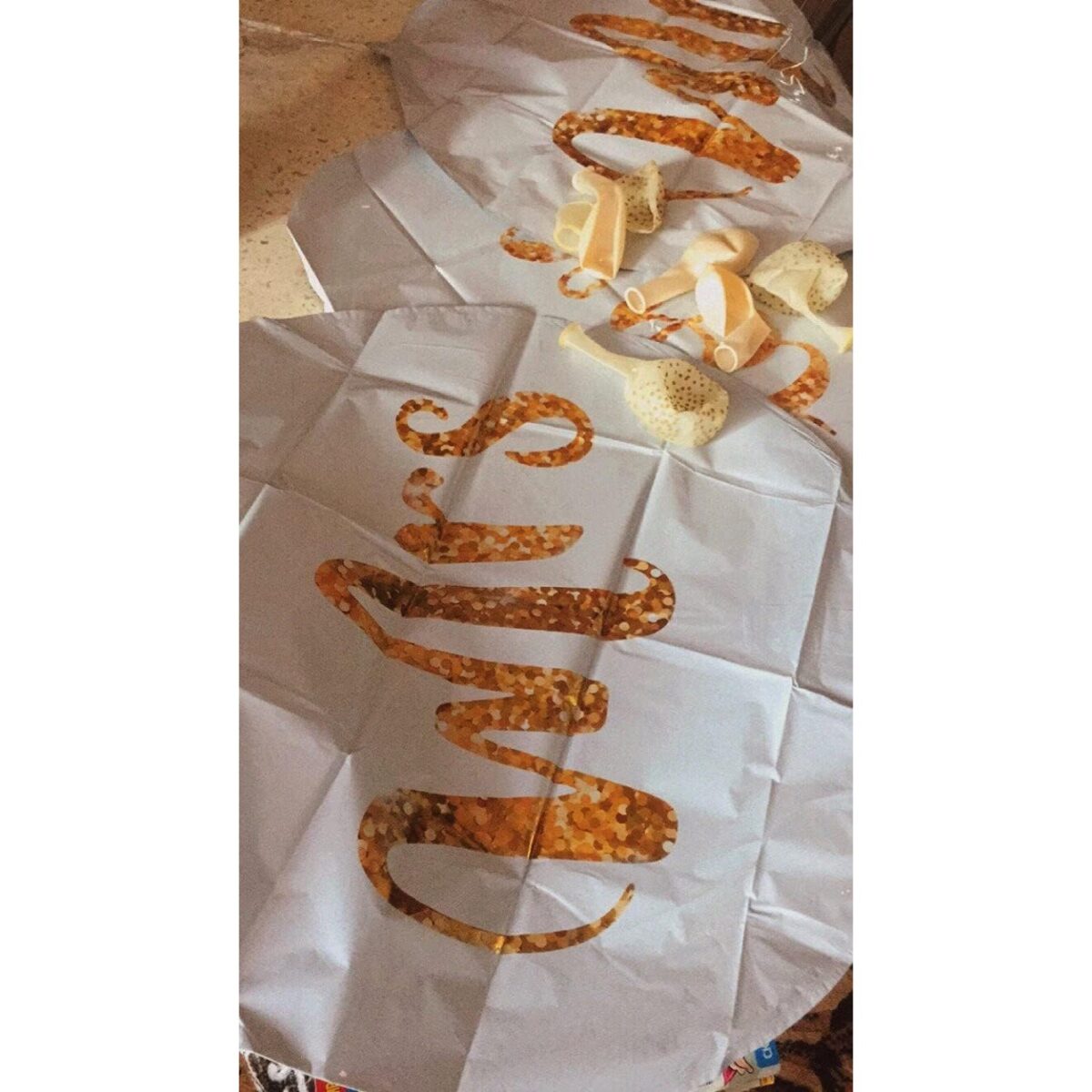 set-12-baloane-din-folie-metalizata-si-din-latex-flippy-model-mr-mrs-baloane-party-45-cm-30-cm-alb-t-66c61f01def32.jpg Set 12 Baloane din Folie Metalizata si din Latex, Embo, Model Mr Mrs, Tema Nunta, Baloane Party cu Confetti, 45 cm, 30 cm, Pai inclus, Umflare cu Aer sau Heliu, Alb/Auriu - imagine 8