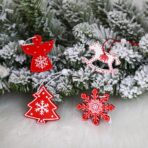 Set 12 Decoratiuni de Craciun din Lemn, Embo, cu Snur pentru Agatare in Brad, Model Brazi si Ingerasi, Alb-Rosu - imagine 6