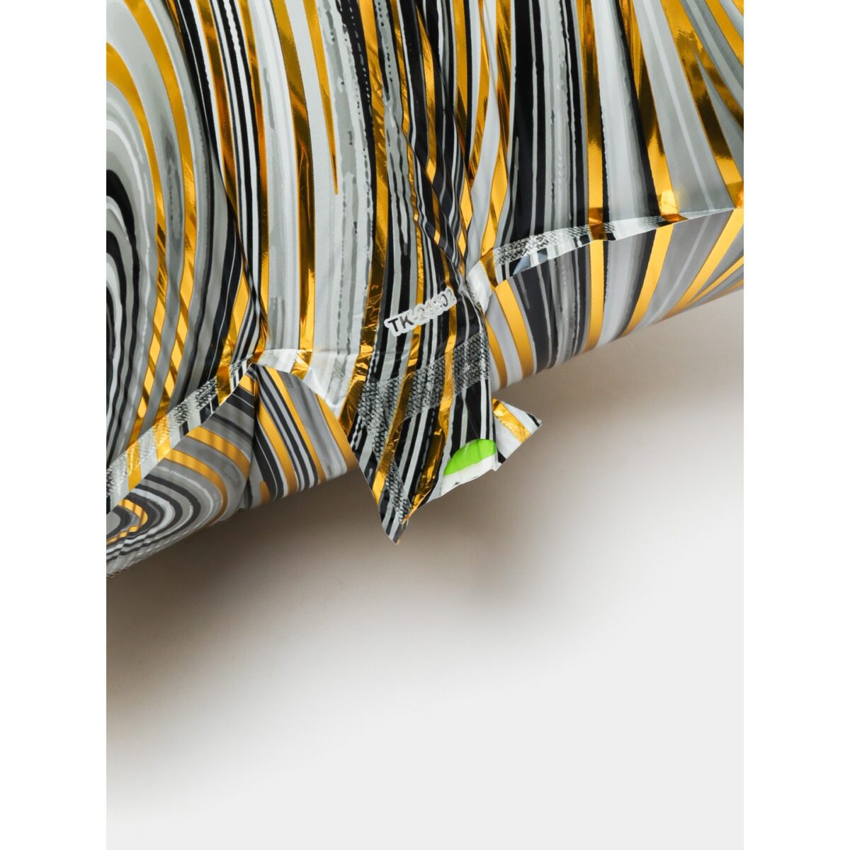 Set 2 Baloane din Folie Metalizata, Embo, Figurine Inima si Stea, Model Marmura, 45 cm, Ambalaj Individual, Pai Inclus, Umflare cu Aer sau Heliu, Bej - imagine 5