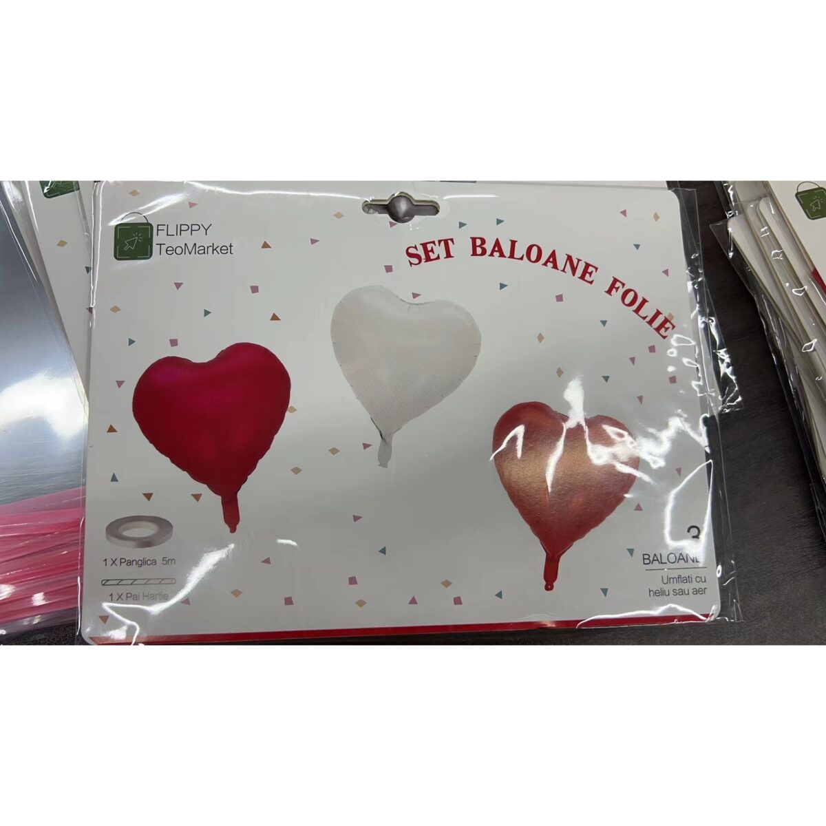 Set 3 Baloane din Folie Metalizata, Embo, Model Inimi, Tema Ziua Indragostitilor, 45 cm, 2 Rosii, 1 Alb, Ambalaj Individual, Pai Inclus, Umflare cu Aer sau Heliu, Alb/Rosu - imagine 5
