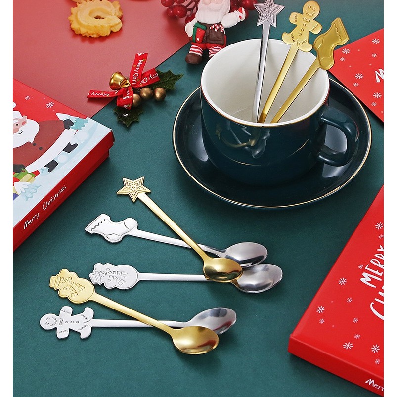 set-4-lingurite-flippy-tema-craciun-din-otel-inoxidabil-4-modele-festive-cutie-cadou-14-x-14-x-2-5-c-68829d320e5fa.jpg Set 4 Lingurite, Embo, Tema Craciun, din Otel Inoxidabil, 4 Modele Festive, Cutie Cadou, 14 x 14 x 2.5 cm, Auriu - imagine 2