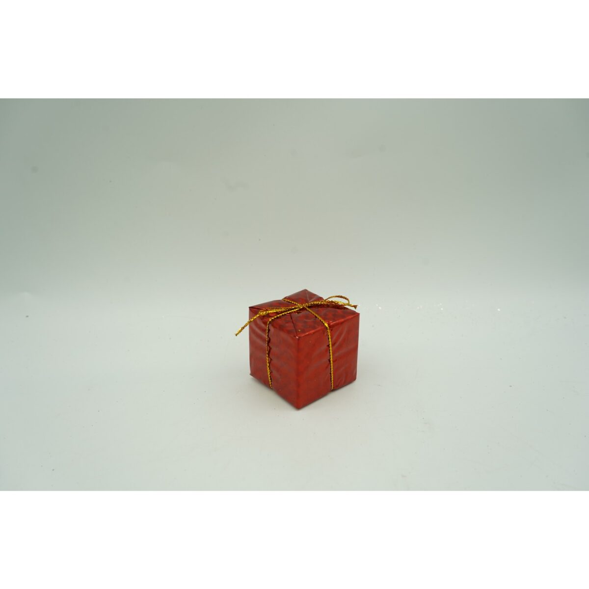 set-de-12-ornamente-de-brad-flippy-de-tip-glob-rosu-auriu-din-polistiren-cu-finisaj-sclipitor-cutie-61f12d06326b9.jpg Set de 12 ornamente de brad, Embo, de tip Glob, Rosu/ Auriu, din polistiren, cu finisaj sclipitor , cutie 4 cm adancime x 20 cm inaltime x 12 cm lungime) - imagine 5