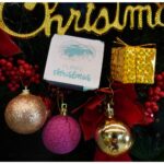 Set de 35 ornamente de brad, Embo, de tip Glob, Auriu/ Mov, din polistiren, cu finisaj sclipitor , cutie 14 cm adancime x 23 cm inaltime x 14 cm lungime)