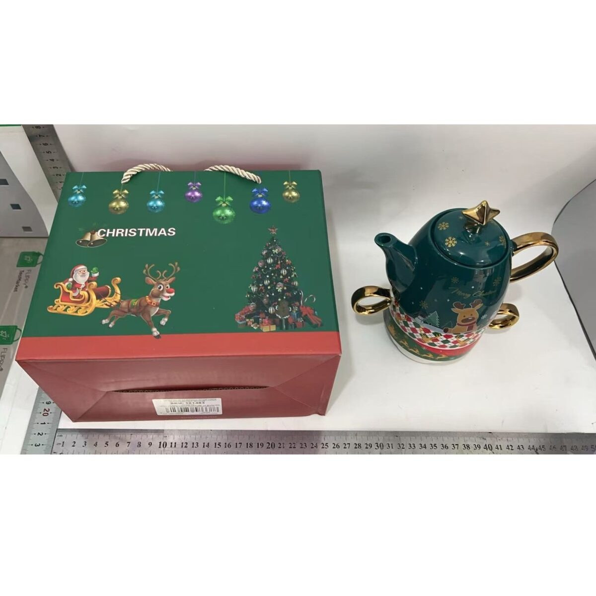 set-de-ceai-flippy-tema-craciun-ceainic-450-ml-2-x-cani-250-ml-din-ceramica-model-ren-verde-turcoaz-6876503e51478.jpg Set de Ceai, Embo, Tema Craciun, Ceainic 450 ml, 2 x Cani 250 ml, din Ceramica, Model Ren, Verde/Turcoaz - imagine 6