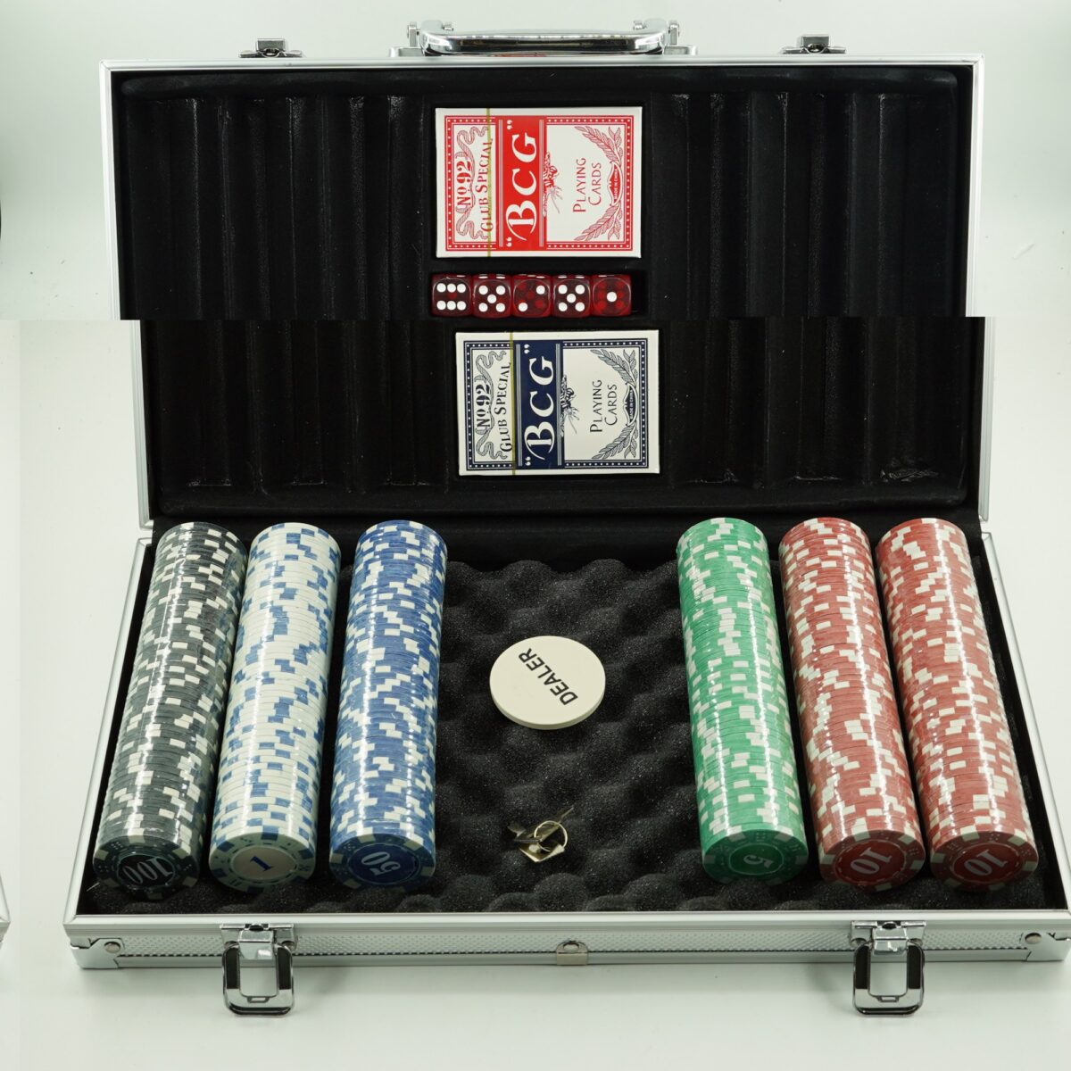 Set de Poker Complex cu 300 de jetoane Embo, Include 2 seturi de carti, 5 zaruri, Echipat cu servieta de aluminiu cu dimensiunile 39x7x27 cm - imagine 8