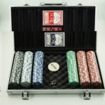 Set de Poker Complex cu 300 de jetoane Embo, Include 2 seturi de carti, 5 zaruri, Echipat cu servieta de aluminiu cu dimensiunile 39x7x27 cm - imagine 8