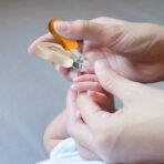 Set Ingrijire Unghii pentru Bebelusi, Embo, Cutie de Depozitare in Forma de Ursulet, 10 x 9.5 cm, Galben - imagine 2