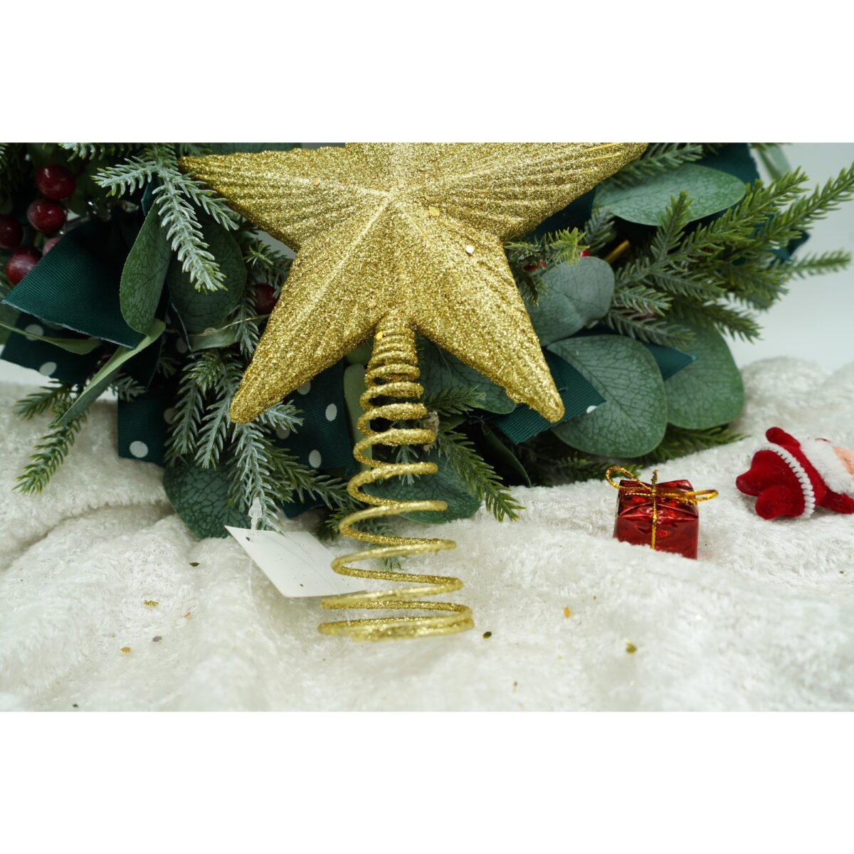 varf-decorativ-de-brad-auriu-in-forma-de-stea-cu-design-in-relief-din-plastic-metal-15-5-cm-x-20-5-c-61f134d9f28c6.jpg Varf decorativ de brad, Auriu, in forma de Stea, cu design in relief, din Plastic/Metal, 15.5 cm x 20.5 cm, Interior/Exterior, Embo - imagine 4