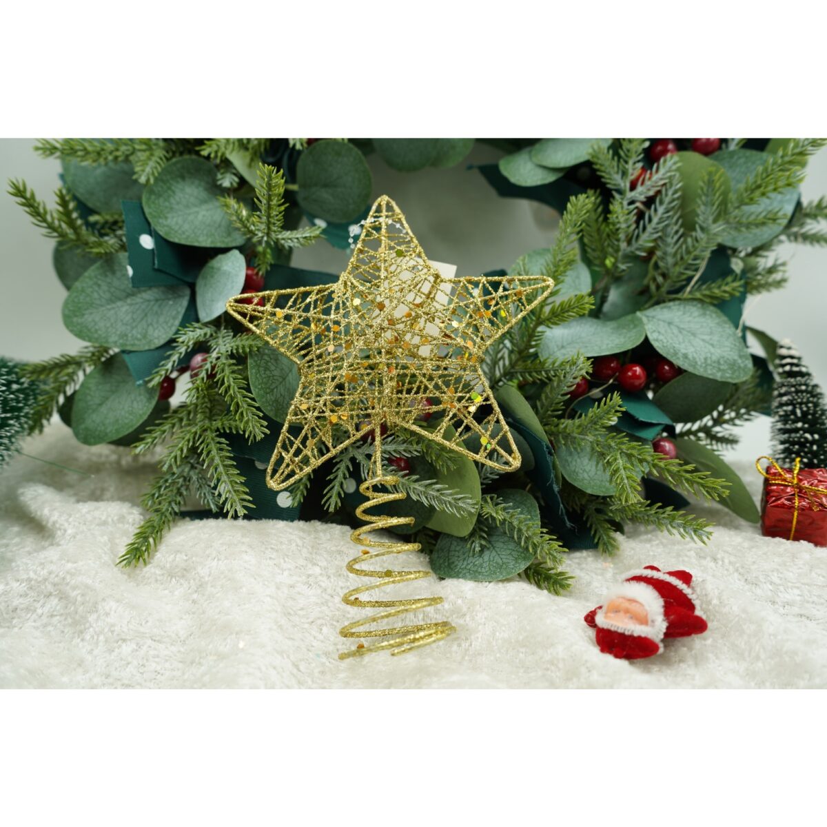varf-decorativ-de-brad-auriu-in-forma-de-stea-design-cu-paiete-din-plastic-metal-13-cm-x-18-cm-diame-61f1348cc34e4.jpg Varf decorativ de brad, Auriu, in forma de Stea, design cu paiete, din Plastic/Metal, 13 cm x 18 cm, diametru 4 cm, Interior/Exterior, Embo - imagine 2