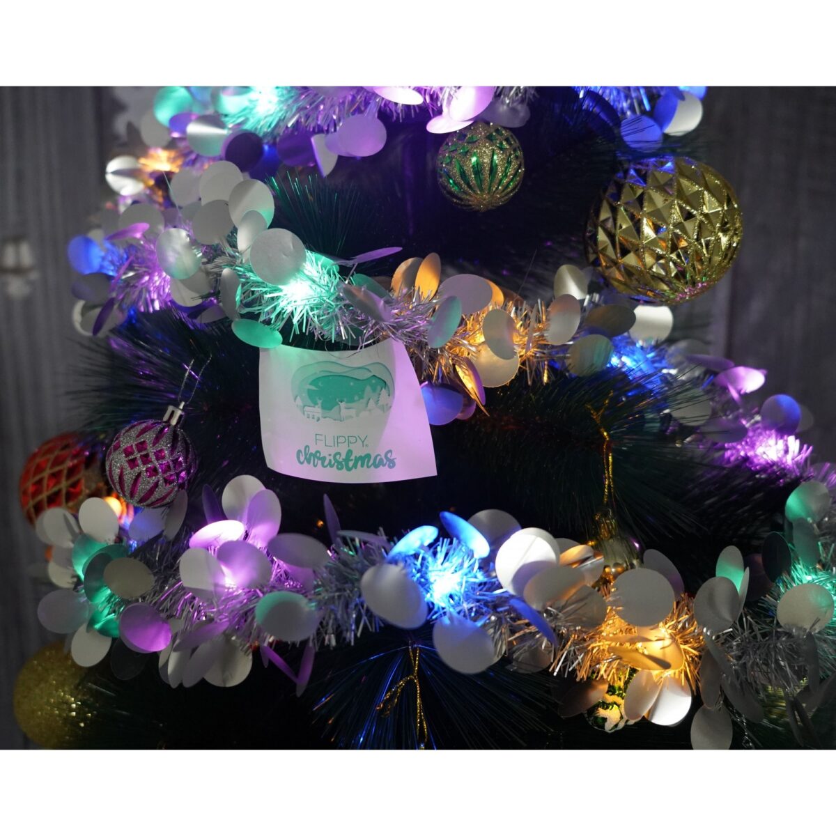 Beteala Craciun cu LED, Argintie, model cu paiete rotunde, 2 m x 5 cm, PVC, Sir, Artificiala, Embo - imagine 3