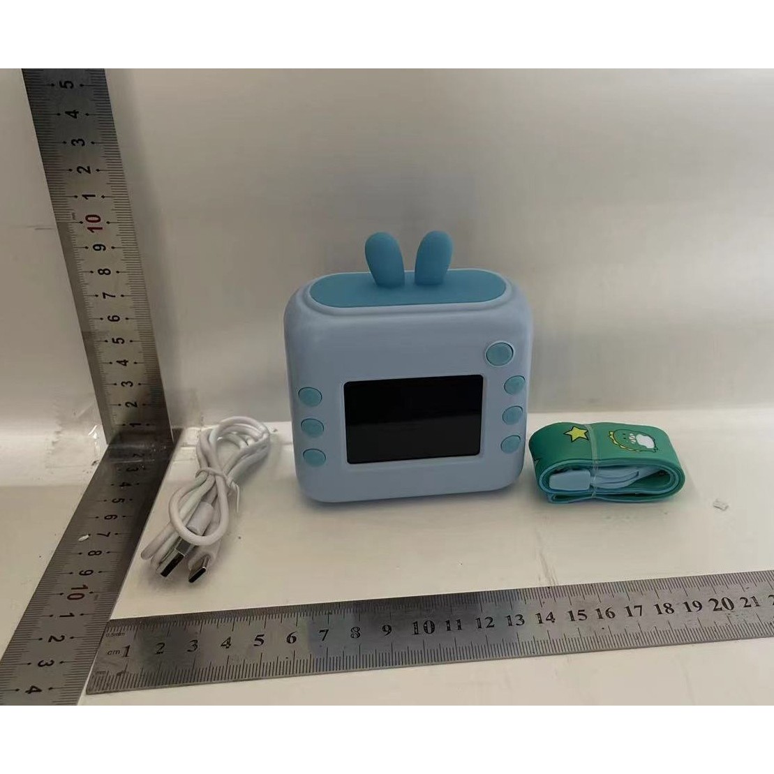 camera-instantanee-pentru-copii-flippy-cu-functie-de-printare-cablu-usb-c-bluetooth-compatibil-ios-a-67a4d20fa1097 Camera Instantanee pentru Copii, Embo, cu Functie de Printare, Cablu USB-C, Bluetooth, Compatibil iOS/Android, Imprimare APP, Model Iepure, Snur de Agatat Inclus, Albastru - imagine 5
