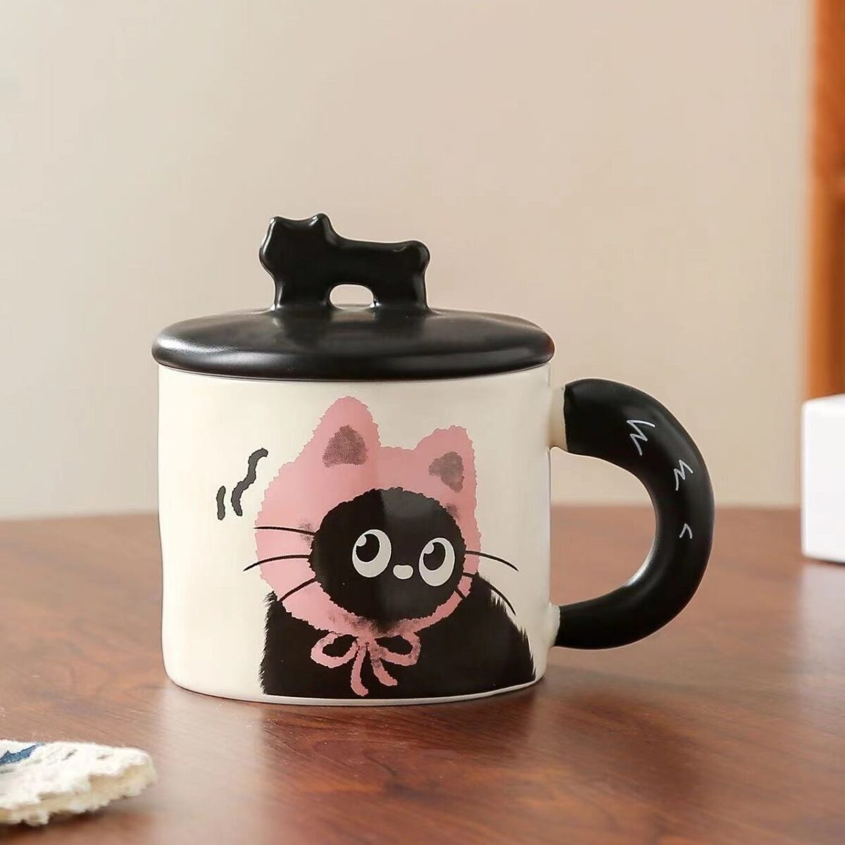 Cana din Ceramica, Embo, Model in Cutie pentru Cadou, Cana pentru Ceai, Cafea, Cana Retro Design Capac cu Figurina 3D, 9.5 x 8 x 8 cm, 360 ml, Bej, Print Pisica Roz Negru - imagine 2