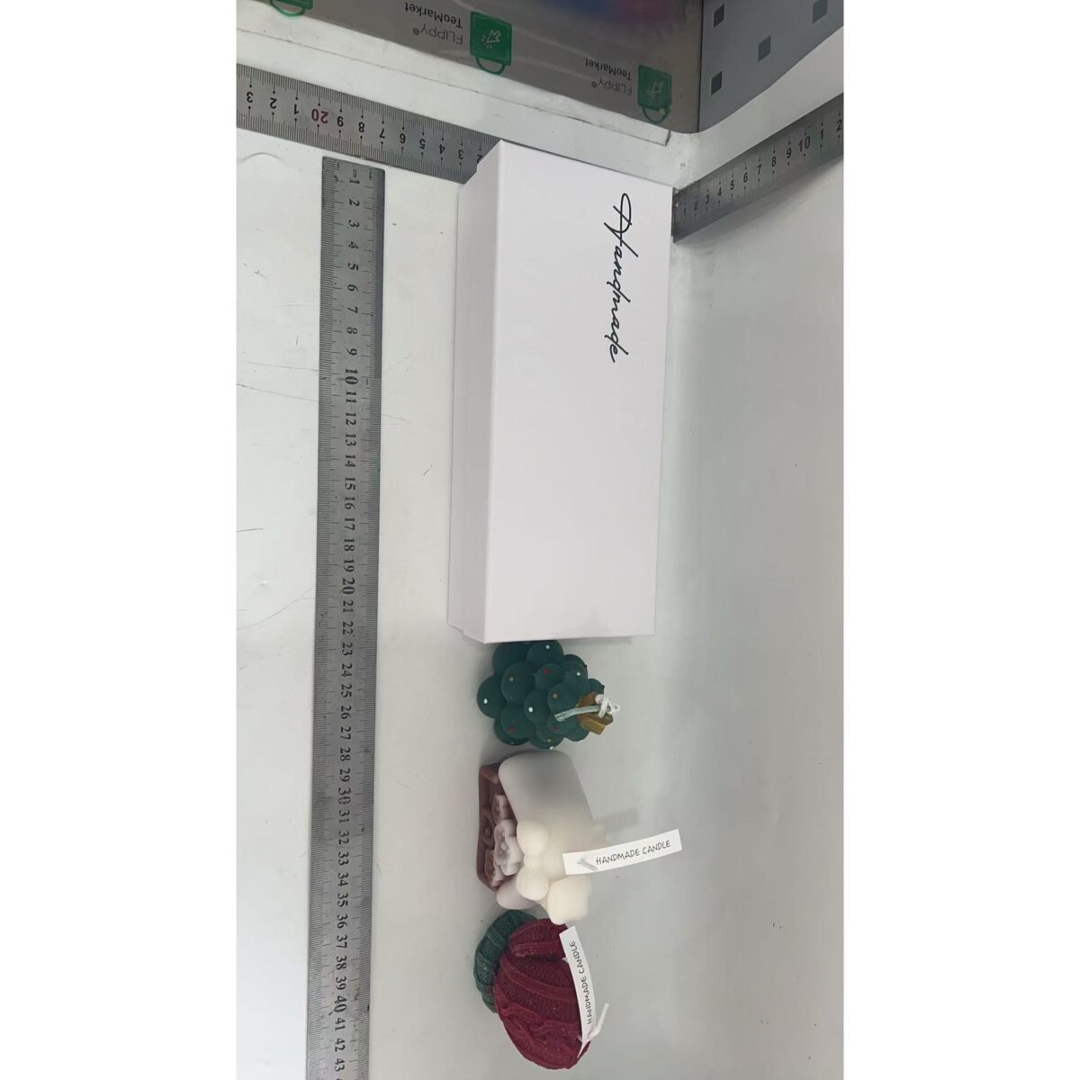 Lumanari Parfumate de Craciun, Embo, GIFT BOX din 3 Lumanari din Ceara de Soia, Model B Brad, Manusa, Casuta, 22.5 x 9.5 x 5 cm, Multicolor - imagine 2