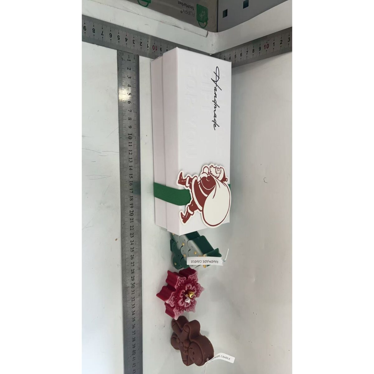 Lumanari Parfumate de Craciun, Embo, GIFT BOX din 3 Lumanari din Ceara de Soia, Model C Brad, Floare, Om de Turta Dulce, 22.5 x 9.5 x 5 cm, Multicolor - imagine 2