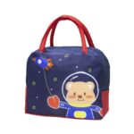 Geanta Termoizolanta pentru Copii, Embo, 23x13x19 cm, Model Imprimeu Ursulet Astronaut, din Folie de Aluminiu si Panza Oxford, Albastru/Rosu