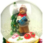 Decoratiune muzicala glob cu zapada, cu lumini si muzica, Mos Craciun, 15.5 cm, multicolor - imagine 2