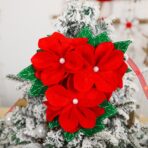 Decoratiune pentru perdea/draperie cu tematica de Craciun Embo, model floare Craciunita, material texit si poliester, 31 cm, cu snur, rosu - imagine 4