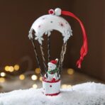 Figurina pentru Brad de Craciun, Embo, Model Om de Zapada in Balon cu Aer Cald, Ornament pentru Brad, din Metal, 11 x 5.5 x 5.5 cm, Alb - imagine 5