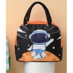Geanta Termoizolanta pentru Copii, Embo, 23x13x19 cm, Model Imprimeu Astronaut, din Folie de Aluminiu si Panza Oxford, Negru/Portocaliu - imagine 3