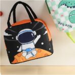 Geanta Termoizolanta pentru Copii, Embo, 23x13x19 cm, Model Imprimeu Astronaut, din Folie de Aluminiu si Panza Oxford, Negru/Portocaliu - imagine 4