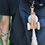 Husa pentru Kendama, Embo, Husa de Depozitare pentru Kendama, din Piele Ecologica, Catarama cu Agatare pentru Transportare, Model Breloc Simplu, 19.5 x 2.5 cm, Apricot - imagine 3