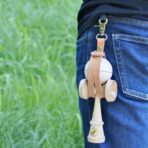 Husa pentru Kendama, Embo, Husa de Depozitare pentru Kendama, din Piele Ecologica, Catarama cu Agatare pentru Transportare, Model Breloc Simplu, 19.5 x 2.5 cm, Apricot - imagine 2