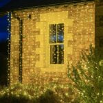 Instalatie Craciun, Tip Perdea, 1 m x 1 m, 60 LED-uri, Alb Cald, Controler, 8 jocuri de lumini, Interconectabila, Fir transparent, Interior/ Exterior, Embo