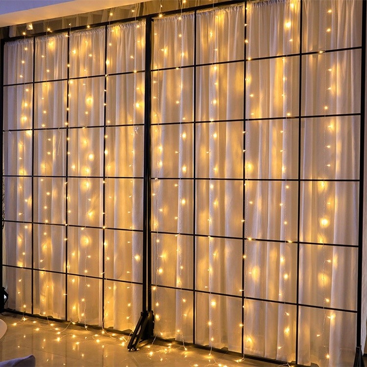 instalatie-craciun-tip-perdea-ip44-2-m-x-1-m-120-led-uri-alb-cald-8-jocuri-de-lumini-transformator-c-61f1721f879e3 Instalatie Craciun, Tip Perdea, 2 m x 1 m, 120 LED-uri, Alb cald, IP44, 31V, telecomanda, 8 jocuri de lumini, Interconectabila, Prelungitor 5 m inclus, Fir transparent, Interior/ Exterior, Embo - imagine 1