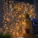 Instalatie Craciun, Tip Perdea, IP44, 9 m x 3 m, 720 LED-uri, Alb Cald, cu 8 jocuri de lumini, 31 V, 9W, Interconectabila, Prelungitor 3 m inclus, Fir transparent, Interior/ Exterior, Embo