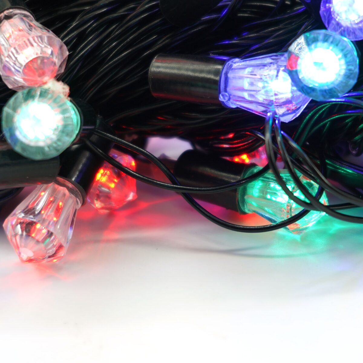 Instalatie de Craciun Liniara RGRB Yoto, 10 m, din care 1 m Prelungitor 220V, 40 LED, Model Diamante, Utilizare Interior/Exterior, Interconectabila, Fir Negru, multicolor - imagine 3