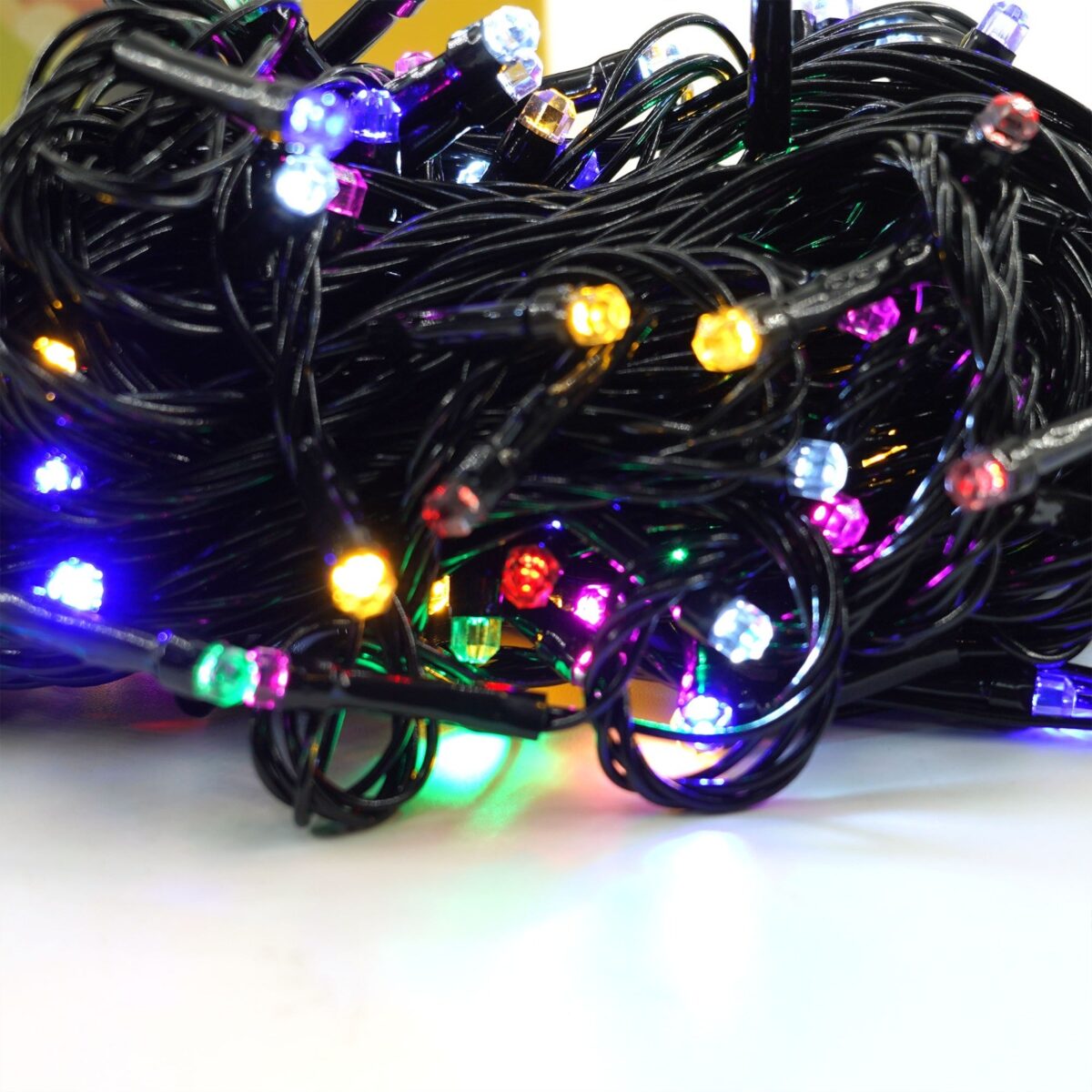 Instalatie de Craciun liniara Yoto, 17 m, din care 1 m cablu priza 220V, 200 LED, 8 jocuri de lumini, beculet in 6 colturi, pentru interior, controler, fir negru, multicolor - imagine 7