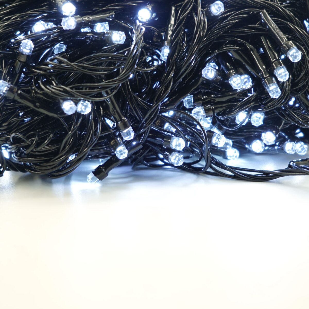 Instalatie de Craciun liniara Yoto, 24 m, din care 1 m cablu priza 220V, 300 LED, 8 jocuri de lumini, beculet in 6 colturi, pentru interior, controler, fir negru, alb rece - imagine 6