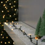Instalatie de Craciun liniara Yoto, 24 m, din care 1 m cablu priza 220V, 300 LED, 8 jocuri de lumini, controler, fir negru, alb cald - imagine 2