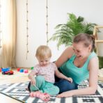 Jucarie mecanica pentru copii Embo, omida haioasa, material ABS, cu cheita, distractiva, se taraste, se misca, 15 x 4 cm, roz - imagine 3