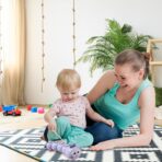 Jucarie mecanica pentru copii Embo, omida haioasa, cu cheita, distractiva, se taraste, se misca, 15 x 4 cm, mov - imagine 5