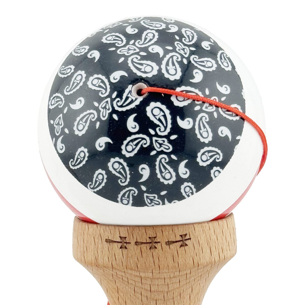 Kendama X CHICANOS Originala, Profesionala, Embo, Big Cups V2, Super Sticky cu Cupe Mari, Rulment Metalic, din lemn 18 cm, Ata 55 cm, Negru/Alb - imagine 9