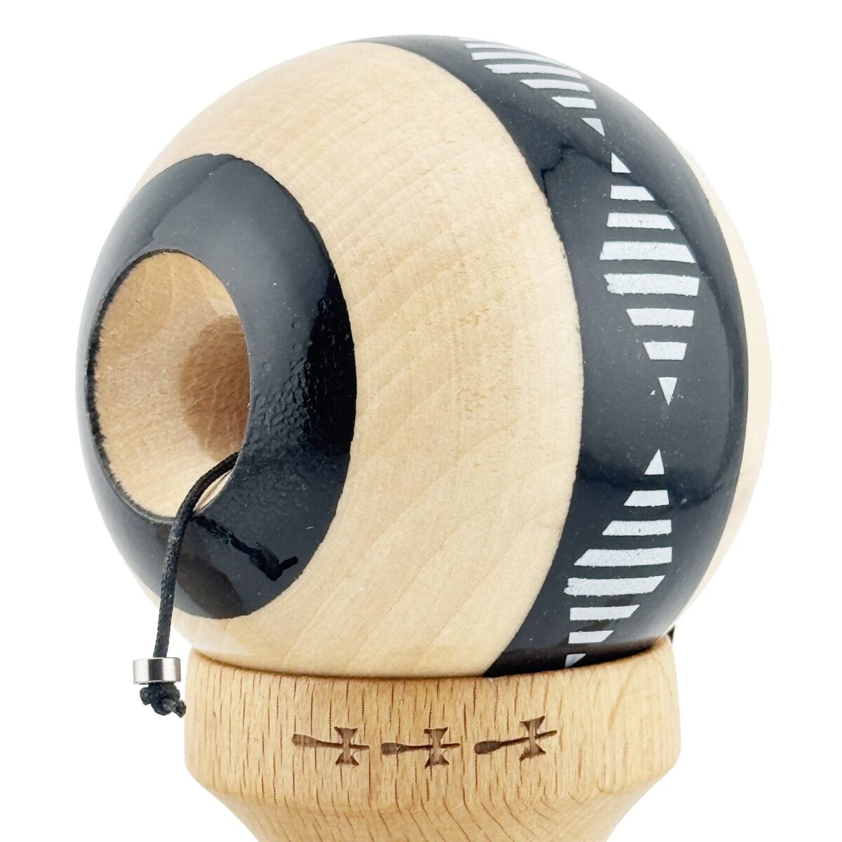 Kendama X FREQUENCY Originala, Profesionala, Embo, Big Cups V2, Super Sticky cu Cupe Mari, Rulment Metalic, din lemn 18 cm, Ata 55 cm, Negru/Maro - imagine 5