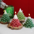 Lumanare Parfumata de Craciun, Embo, Model Brad de Craciun, din Ceara de Soia, Cadou Creativ Handmade de Craciun, 8 x 7 x 7 cm, Verde - imagine 2