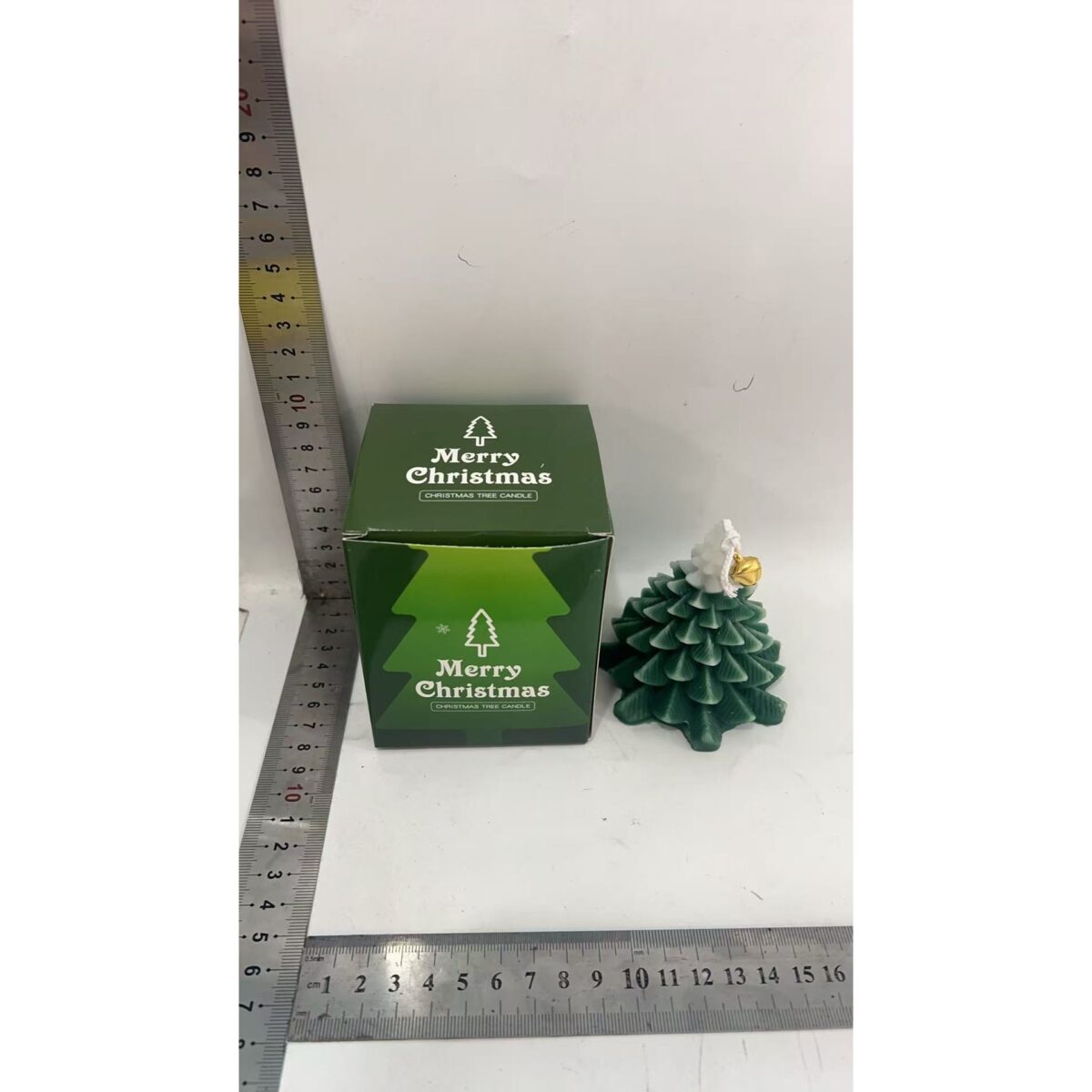 Lumanare Parfumata de Craciun, Embo, Model Brad de Craciun, din Ceara de Soia, Cadou Creativ Handmade de Craciun, 8 x 7 x 7 cm, Verde - imagine 4