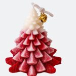 Lumanare Parfumata de Craciun, Embo, Model Brad de Craciun, din Ceara de Soia, Cadou Creativ Handmade de Craciun, 8 x 7 x 7 cm, Rosu