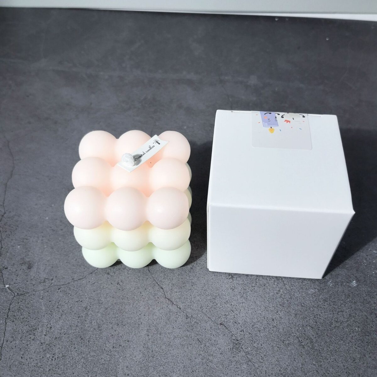 Lumanare Parfumata, Embo, din Ceara De Soia, Model Cub, Gradient in 3 Culori Pale, 6x6x6 cm, Aroma de Piersici, Bej - imagine 2