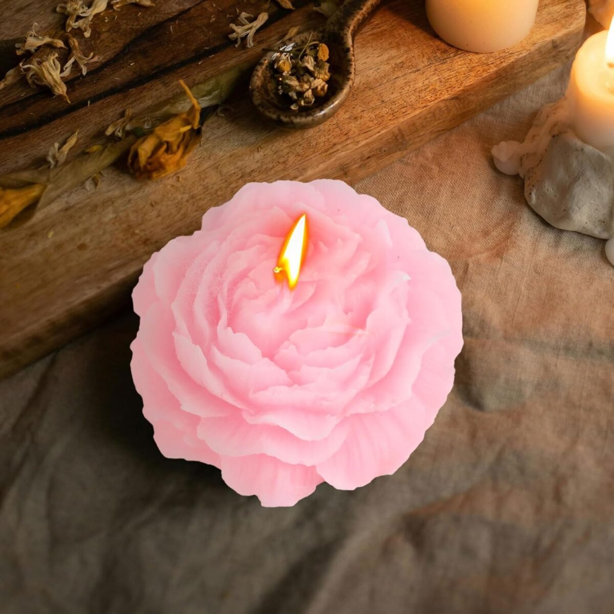 Lumanare Parfumata, Embo, Model Trandafir, Ardere 10h, 70 g, 7.5 x 3.5 cm, Parfum de Piersica, Roz Pal - imagine 4