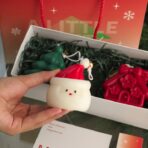 Lumanari Parfumate de Craciun, Embo, GIFT BOX din 3 Lumanari din Ceara de Soia, Model C Om de Zapada, Brad, Casuta, 22.5 x 9.5 x 9 cm, Multicolor - imagine 2