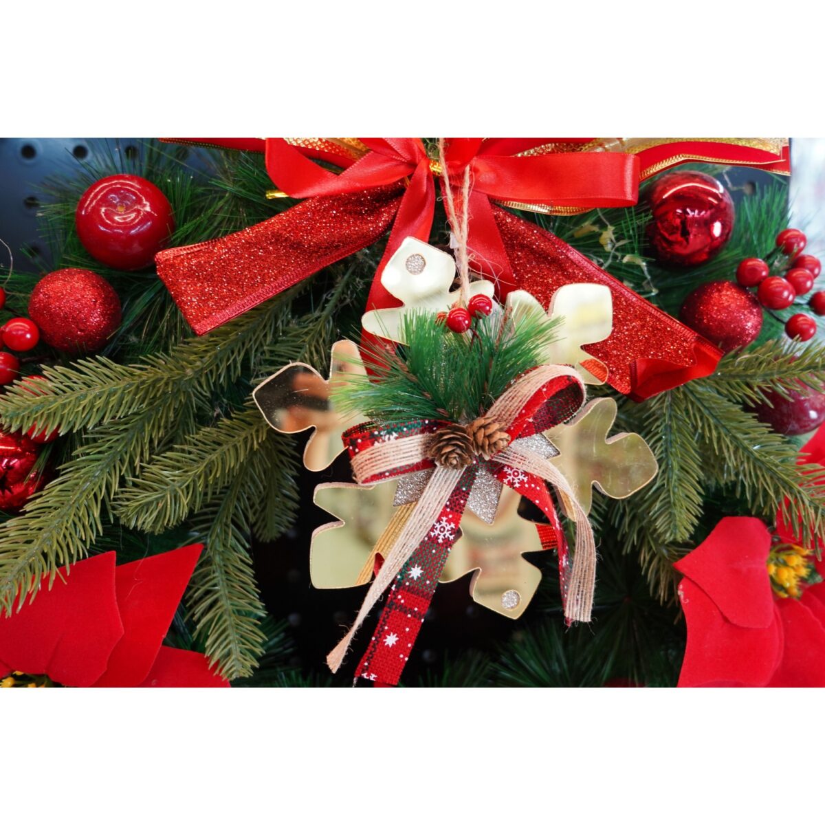 ornament-brad-flippy-fulg-de-nea-auriu-lucios-16-16cm-acril-interior-exterior-61f11f79d41e0 Ornament brad, Embo, Fulg de nea, Auriu, Lucios, 16*16CM, Acril, Interior/ Exterior - imagine 4